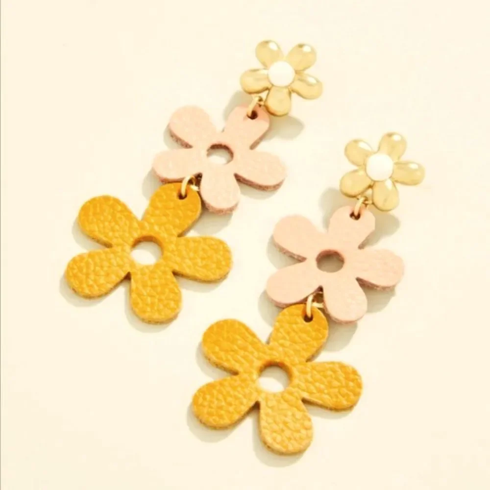 Daisy Leather Earrings Pink/Orange w/ 18kt Matte Gold Plated Studs NIB